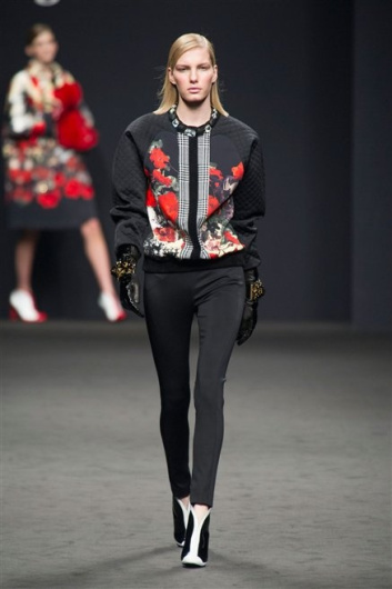 Fotoservizio/FW 2013-2014/WOMEN/ANGELO MARANI/DP1/33