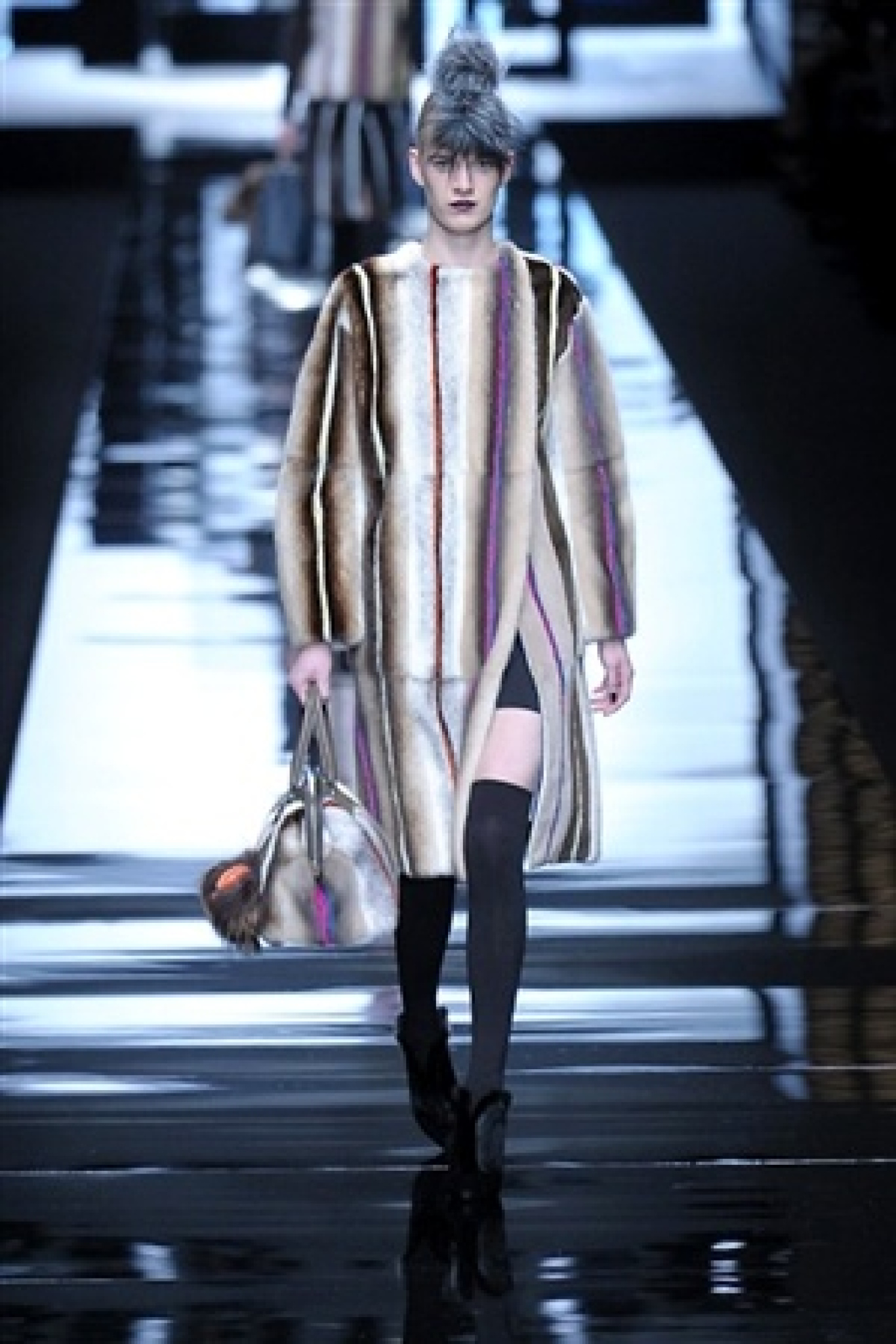 FENDI, UNA VENERE PUNK IN PELLICCIA