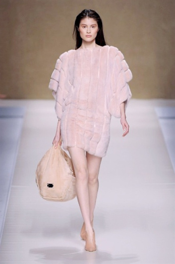 Fotoservizio/FW 2013-2014/WOMEN/BLUMARINE/DP1/26
