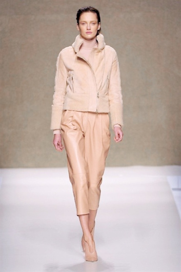 Fotoservizio/FW 2013-2014/WOMEN/BLUMARINE/DP1/0