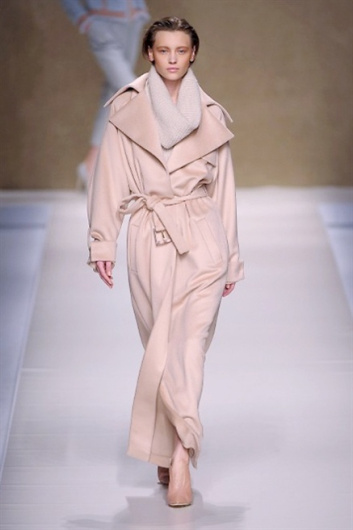 Fotoservizio/FW 2013-2014/WOMEN/BLUMARINE/DP1/3