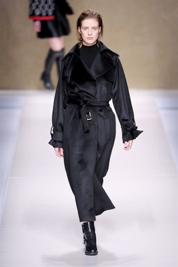 Fotoservizio/FW 2013-2014/WOMEN/BLUMARINE/DP1/13