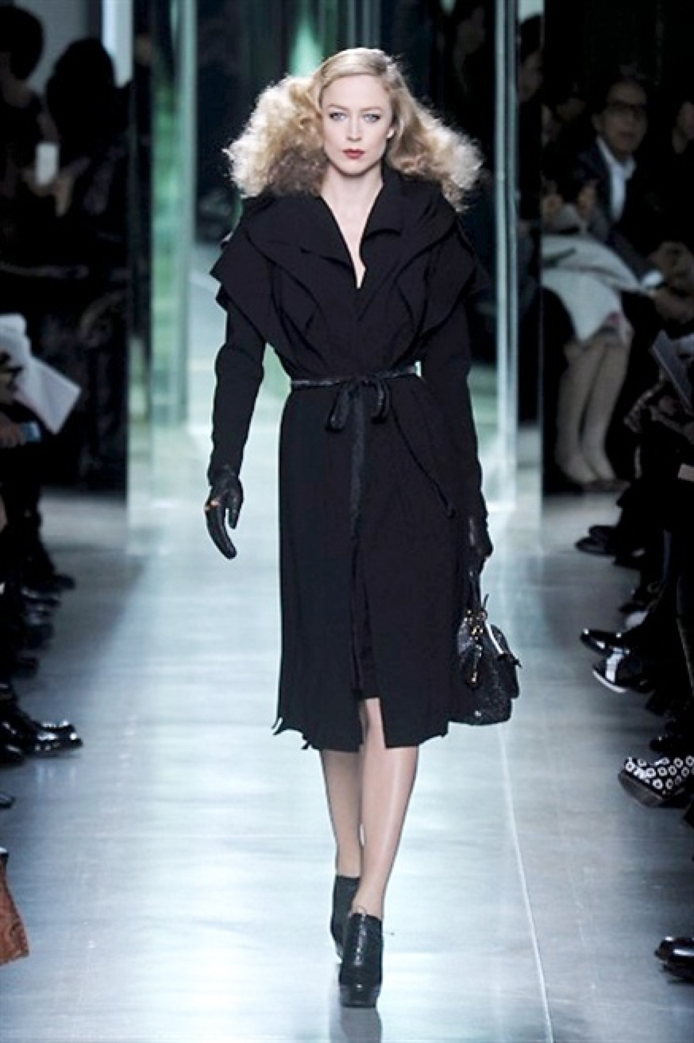 BOTTEGA VENETA, SOTTILI ARCHITETTURE