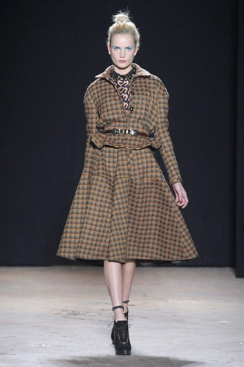 Fotoservizio/FW 2013-2014/WOMEN/AQUILANO.RIMONDI/DP1/12
