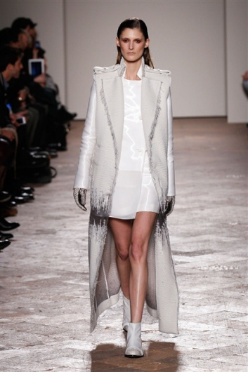 Fotoservizio/FW 2013-2014/WOMEN/GABRIELE COLANGELO/DP1/4