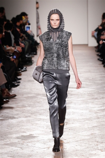 Fotoservizio/FW 2013-2014/WOMEN/GABRIELE COLANGELO/DP1/12