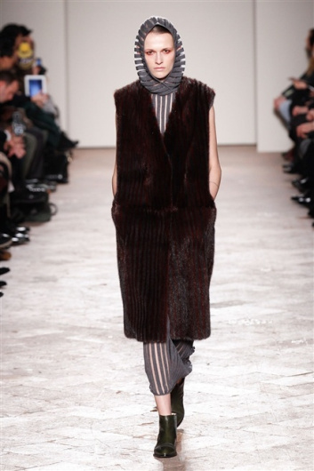 Fotoservizio/FW 2013-2014/WOMEN/GABRIELE COLANGELO/DP1/20