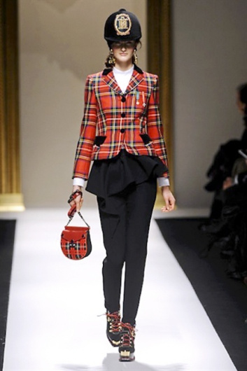 Fotoservizio/FW 2013-2014/WOMEN/MOSCHINO/DP1/0