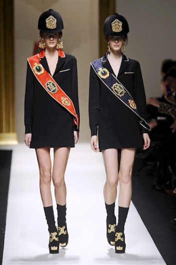 Fotoservizio/FW 2013-2014/WOMEN/MOSCHINO/DP1/2