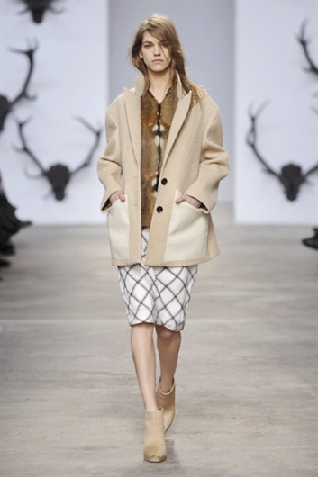 Fotoservizio/FW 2013-2014/WOMEN/TRUSSARDI/DP1/16