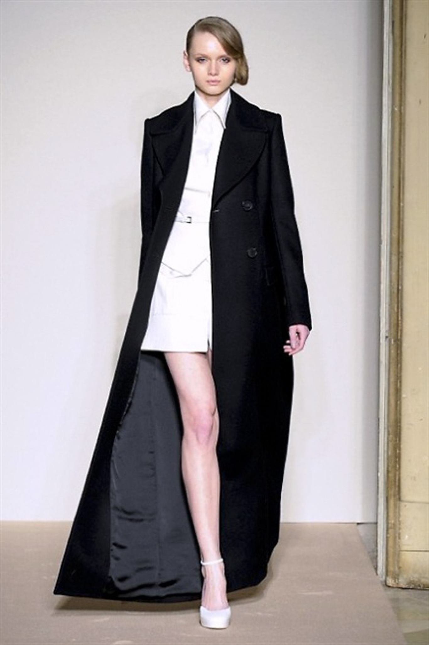 MAURIZIO PECORARO RUBA AL GUARDAROBA MASCHILE