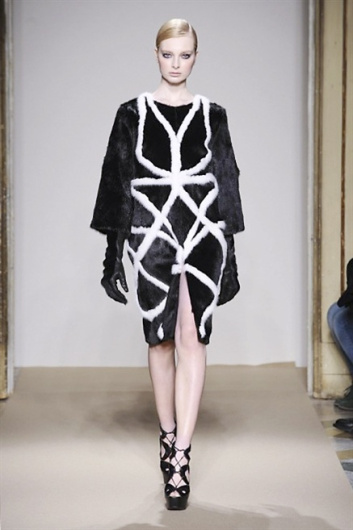Fotoservizio/FW 2013-2014/WOMEN/CRISTIANO BURANI/DP1/4