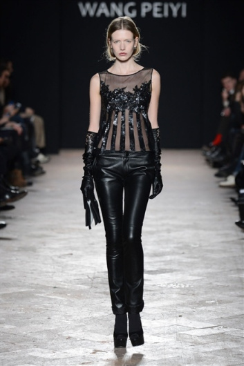Fotoservizio/FW 2013-2014/WOMEN/WANG PEIYI/DP1/33