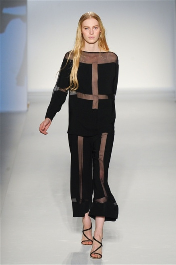 Fotoservizio/SS 2012/WOMEN/ALBERTA FERRETTI/4