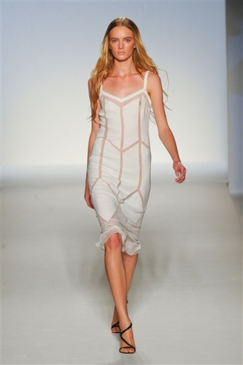 Fotoservizio/SS 2012/WOMEN/ALBERTA FERRETTI/1