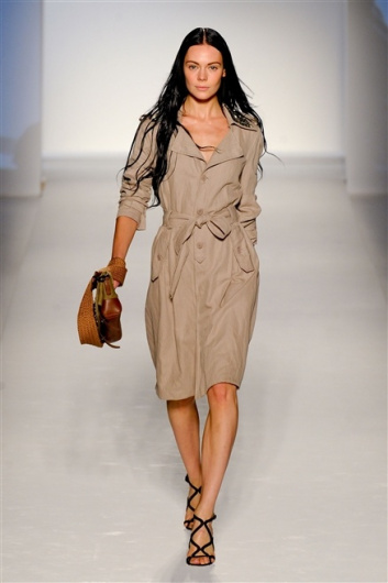 Fotoservizio/SS 2012/WOMEN/ALBERTA FERRETTI/15