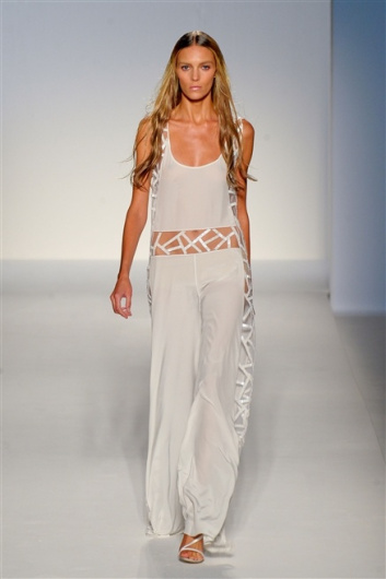Fotoservizio/SS 2012/WOMEN/ALBERTA FERRETTI/33