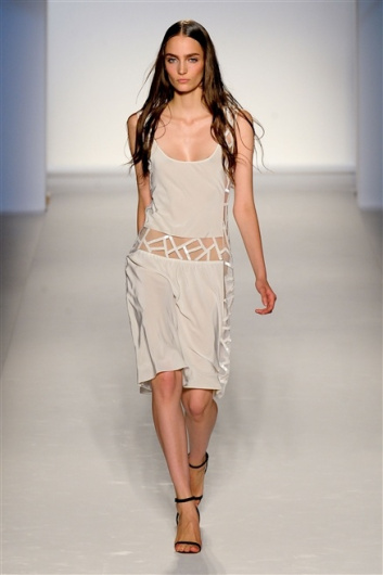 Fotoservizio/SS 2012/WOMEN/ALBERTA FERRETTI/37